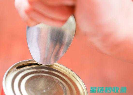 开罐头时不小心把手划破了，怎么处理？ (开罐头时不小心喝水了)